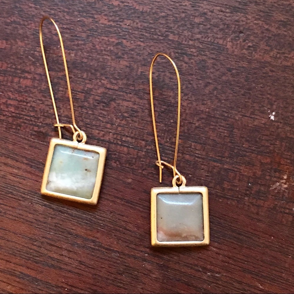 Gold tone natural stone drop earring